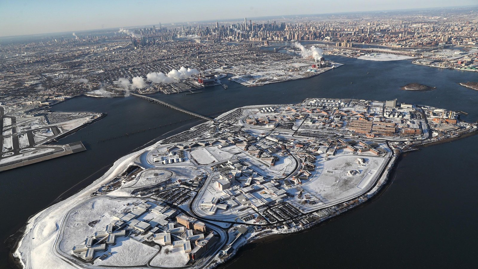 - Rikers Islands Alarming Conditions: A Glaring⁢ Spotlight on Weinsteins Incarceration